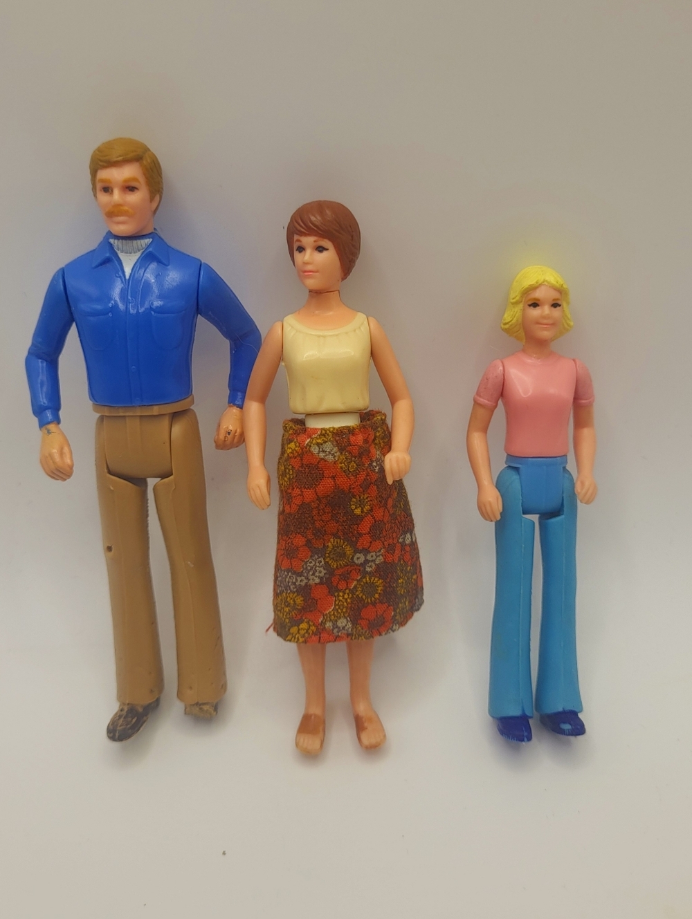 VTG Tomy Smaller Homes & Garden Dollhouse Family People Mom Dad Girl Lot of 3